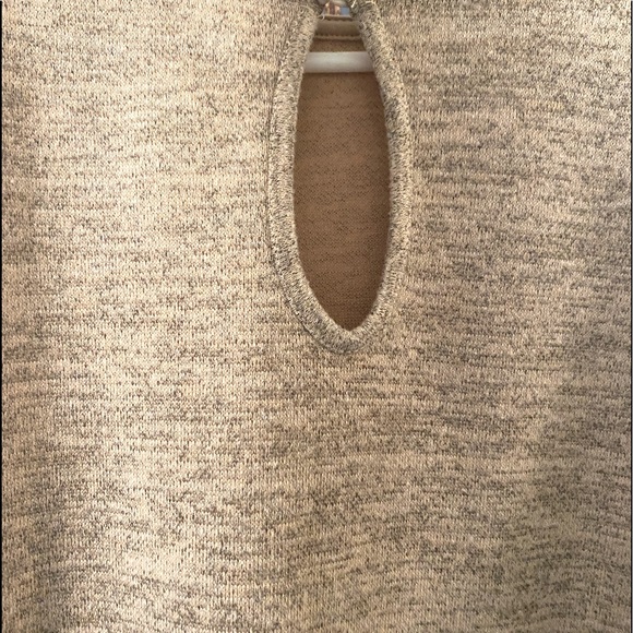 Gorgeous Contrast Sleeve Top - Picture 5 of 6